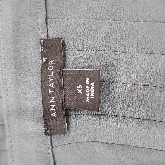 Ann Taylor Green pintuck pleat 3/4 bell sleeve top, size XS - Picture 4 of 8